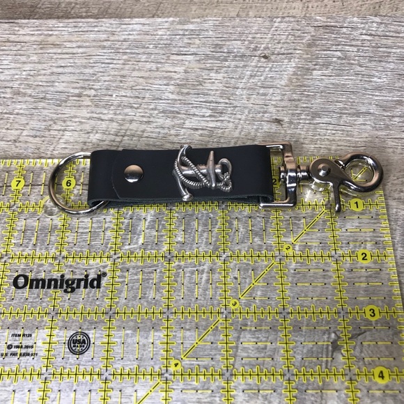 black oil tanned leather anchor keychain - Picture 4 of 5